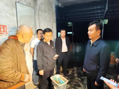 彭光平“四不两直”督查燃气安全管理工作