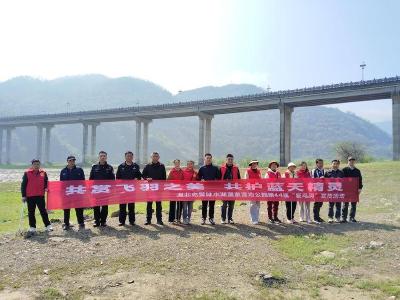 共赏飞羽之美 共护蓝天精灵 赤壁市开展第44届“爱鸟周”宣传活动