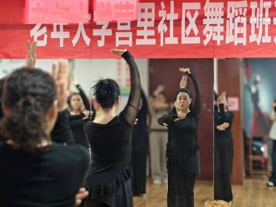 赤壁营里社区：舞步绽芳华 夕阳悦生活