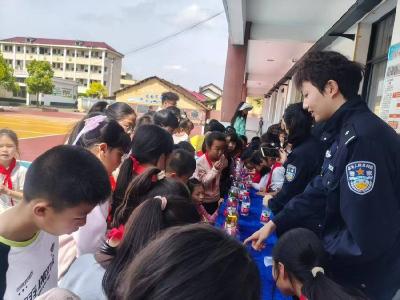 黄盖湖镇：禁毒宣传进校园 法治护航助成长