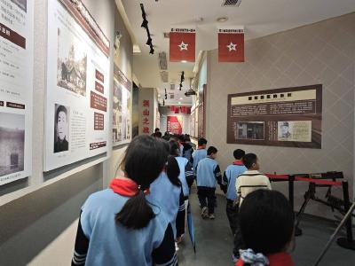 缅怀先烈守初心 赤壁市各中小学多形式开展清明祭扫活动