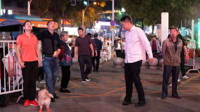 家门口看“楚超” 赤壁市民大屏前为咸宁队助威