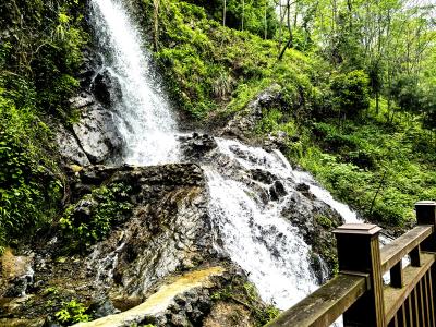 湖北赤壁：清溪萦古村 飞瀑醉游人