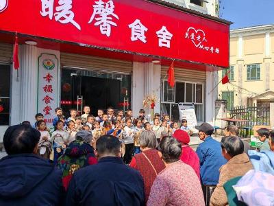 童心暖夕阳 关爱递温情