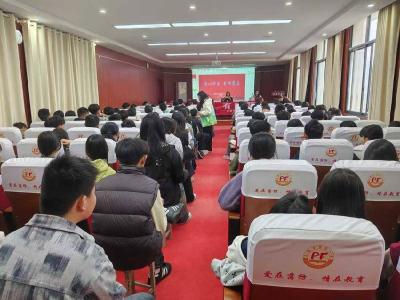 法护童心进校园 安全相伴助成长