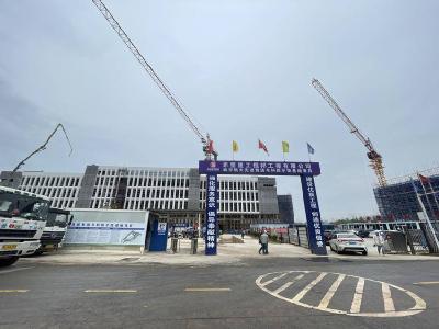 湖北赤壁：“卫星工厂”主体成型 预计6月投用