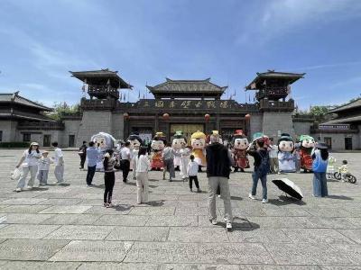 赤壁“五一”首日文旅盛宴火热开启 三大景区人气爆棚氛围感拉满