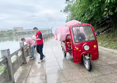 安装沿河救生设施 筑牢水域安全防线