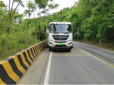 路域环境大整治 赤壁公路焕新颜