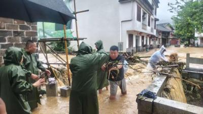 暴雨来袭 赤壁严阵以待全力防汛避险