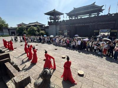 主流媒体齐聚焦！赤壁“五一”文旅市场持续升温