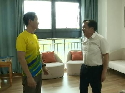 市领导走访慰问科技工作者