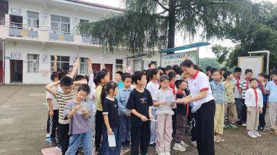 市红十字水上救护志愿服务队进校园开展防溺水安全宣讲活动