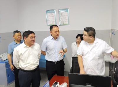 ​省卫健委调研赤壁紧密型医共体“一张处方”改革工作