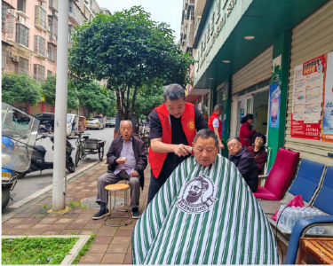 陆水湖街道：党建暖心护银龄 便民服务暖人心