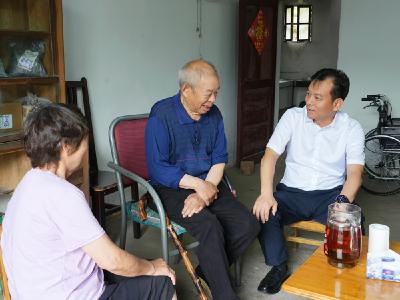 彭光平走访慰问困难党员和老党员 送上节日关怀 传递组织温暖