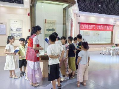 双语研学进博物馆 青少年用英文讲述赤壁三国文物故事
