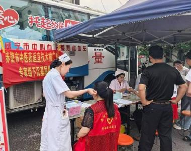 热血传大爱 服务暖民心 赤壁镇开展无偿献血公益活动