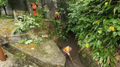 清淤疏浚除隐患 筑牢公路防汛安全防线