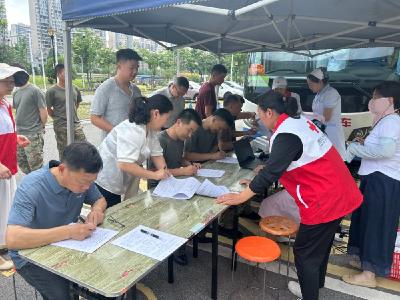 赤壁全城团体无偿献血公益行动持续进行 市领导参与并无偿献血