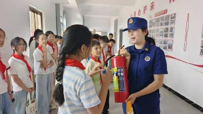 学法护己 向阳成长 赤壁市未保中心开展安全教育