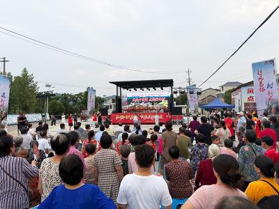 文明大餐“乡”当潮！赤壁这场移风易俗巡演，把文明“种”进心坎里