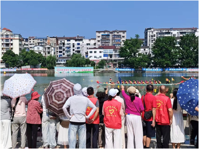 “志愿红”护航龙舟赛 同心绘就文明赤壁