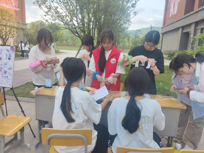趣味游园润心灵 赤壁市职业教育（集团）学校开展心理健康系列活动