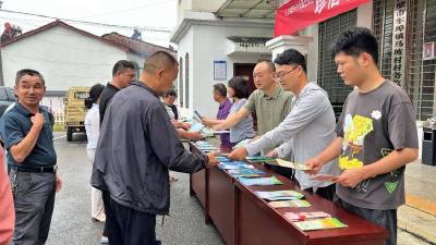 赤壁市自然资源和规划局开展全国土地日系列服务