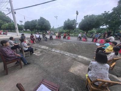 赤壁市总工会：村湾夜话零距离 倾听民意办实事