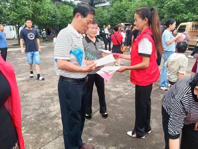 赤壁红色惠民文艺演出走进中伙铺镇中伙社区