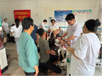 车埠镇黄土村：义诊惠民护安康 文明实践迎端午