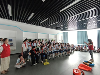 赤壁市科技馆开展“科普+防溺水”实景研学活动