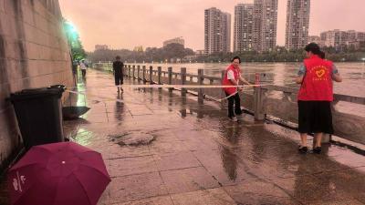 警社联合巡查 守护沿河平安