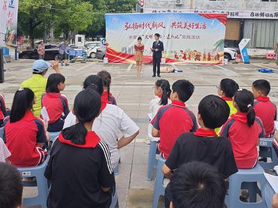 赤壁市“文明艺站·送新风”文明实践进社区活动走进大桥社区