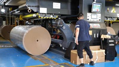 赤壁市华青纸品包装有限公司：开足马力赶订单 产销两旺干劲足