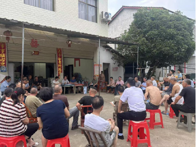 屋场夜话听民声 深耕基层解民忧