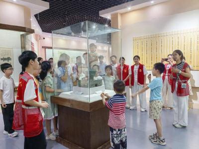 赤壁青少年在博物馆上双语文化课