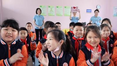 【民生视点】民生公益行：孩子们的阅读“微心愿”  实现了！
