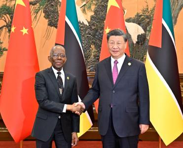 习近平会见莫桑比克总理