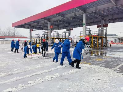 中国石化湖北孝感公司全力抗击冰冻雨雪寒潮