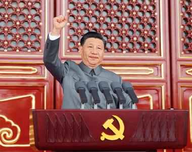 必须坚持自信自立