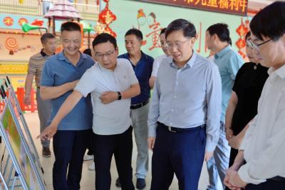 政协委员献爱心 儿童快乐过“六一” 市政协组织政协委员开展关爱儿童献爱心活动