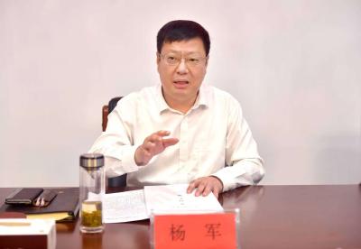 杨军在全市动力培育、产业倍增行动推进会上要求：精准落实各项工作部署 当好支点建设生力军