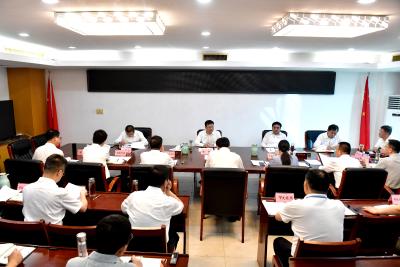 杨军在幸福咸宁行动推进工作专题会上要求：以民生“温度”提升发展“热度”