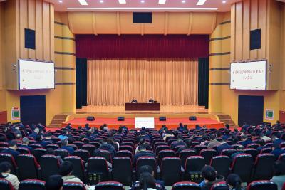 周锋主持举行市委理论学习中心组（扩大）学习会议 不断提升机构编制工作法治化水平 牢牢守住网络意识形态主阵地