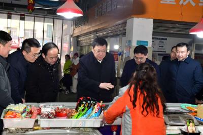 杨军调研城市文明建设工作时要求 坚持规范精细管理 擦亮城市文明底色