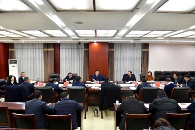 杨军指导崇阳县委常委会2025年度民主生活会 强化使命担当 凝聚奋进力量 谱写高质量发展新篇章