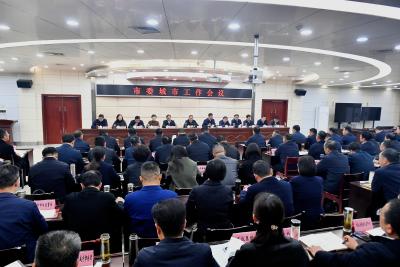 周锋在市委城市工作会议上强调 坚定不移走差异化内涵式发展道路 奋力打造具有咸宁特色的现代化人民城市