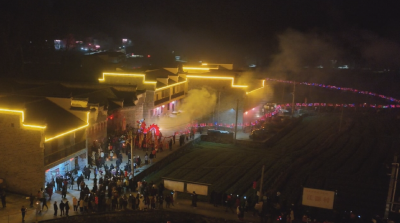 咸宁通山：民俗“村晚”传文脉 “板凳龙”舞庆团圆